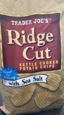 Trader Joe's Ridge Cut Kettle Cooked Potato Chips With Sea Salt packaging