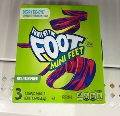 Fruit By The Foot Berry Tie Dye Mini Snacks package