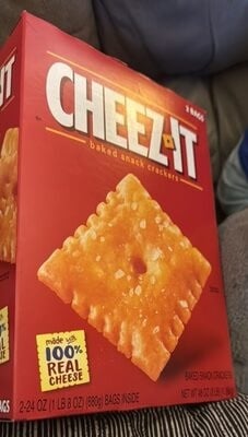 Cheez-It Baked Snack Crackers package