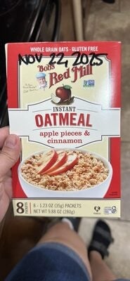 Bob's Red Mill Apple Pieces & Cinnamon Instant Oatmeal package