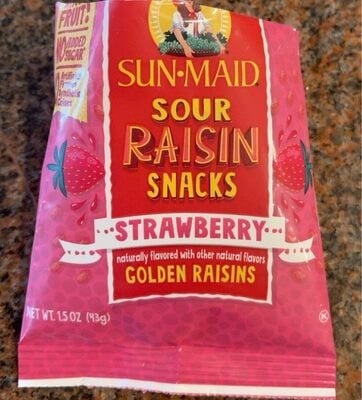Sun-Maid Fruity Raisin Snacks Sour Strawberry packaging