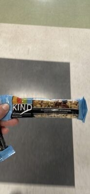 Kind Blueberry Vanilla & Cashew Fruit & Nut Bar package